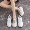 Женские белые туфли, летние новые женские дышащие туфли на платформе, студенческие повседневные женские туфли на плоской подошве для бега со шнуровкой