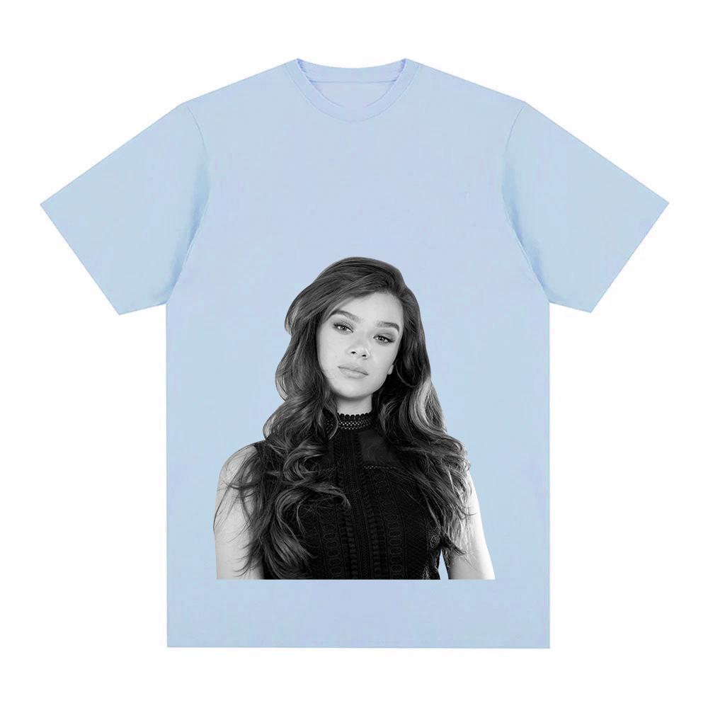 Футболка Hailee Steinfeld С круглым вырезом С коротким рукавом Графический принт Футболки Повседневная Модная Хлопковая одежда Одежда для женщин Одежда