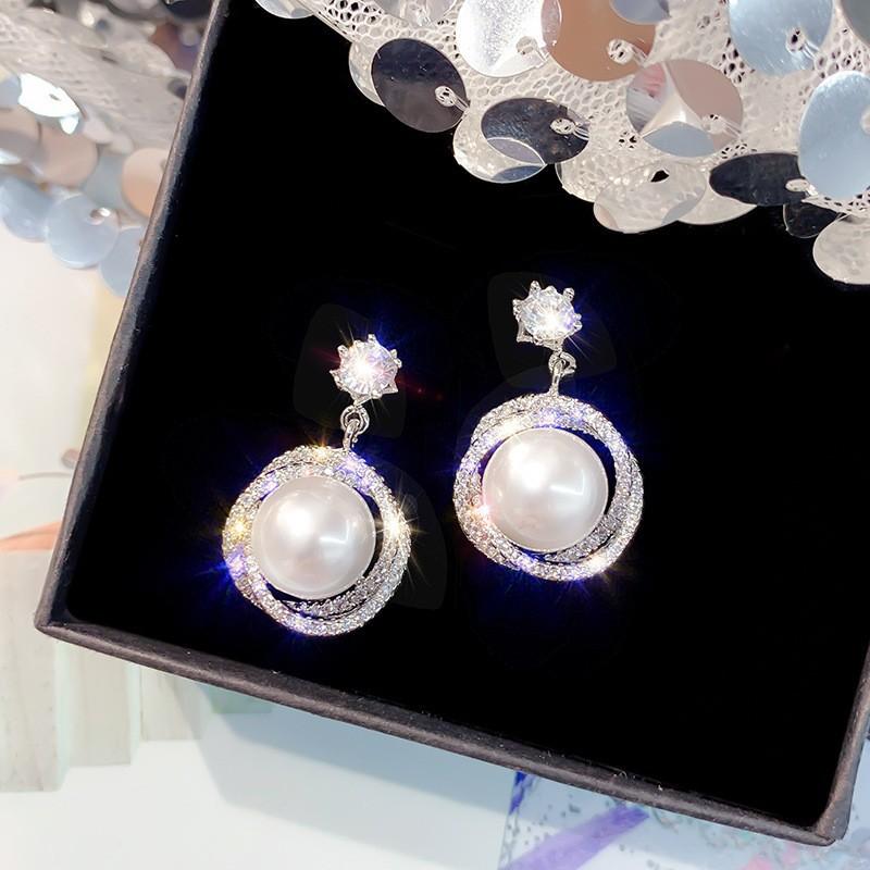 Silver needle light luxury Spice Girl pearl stud earrings temperament retro super flash earrings women's fashion high sense personalized earrings
