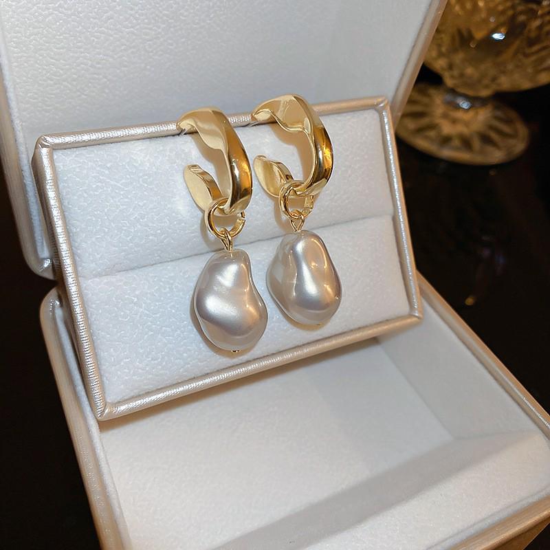 Elegant Zircon Pearl French Retro Luxury Earrings 2025