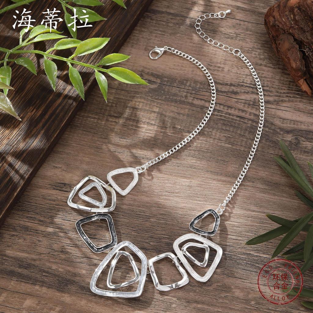 Luxury hot-selling enamel color hollow exaggerated geometric square necklace, personalized creative women exaggerated square neck chain