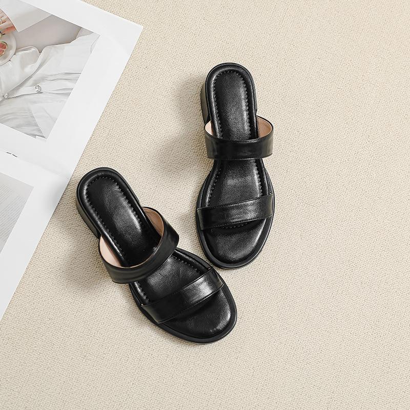 French retro word with summer new slippers women's thick heels and soft soles are not tired of stepping on shit, and sandals are worn on the mid