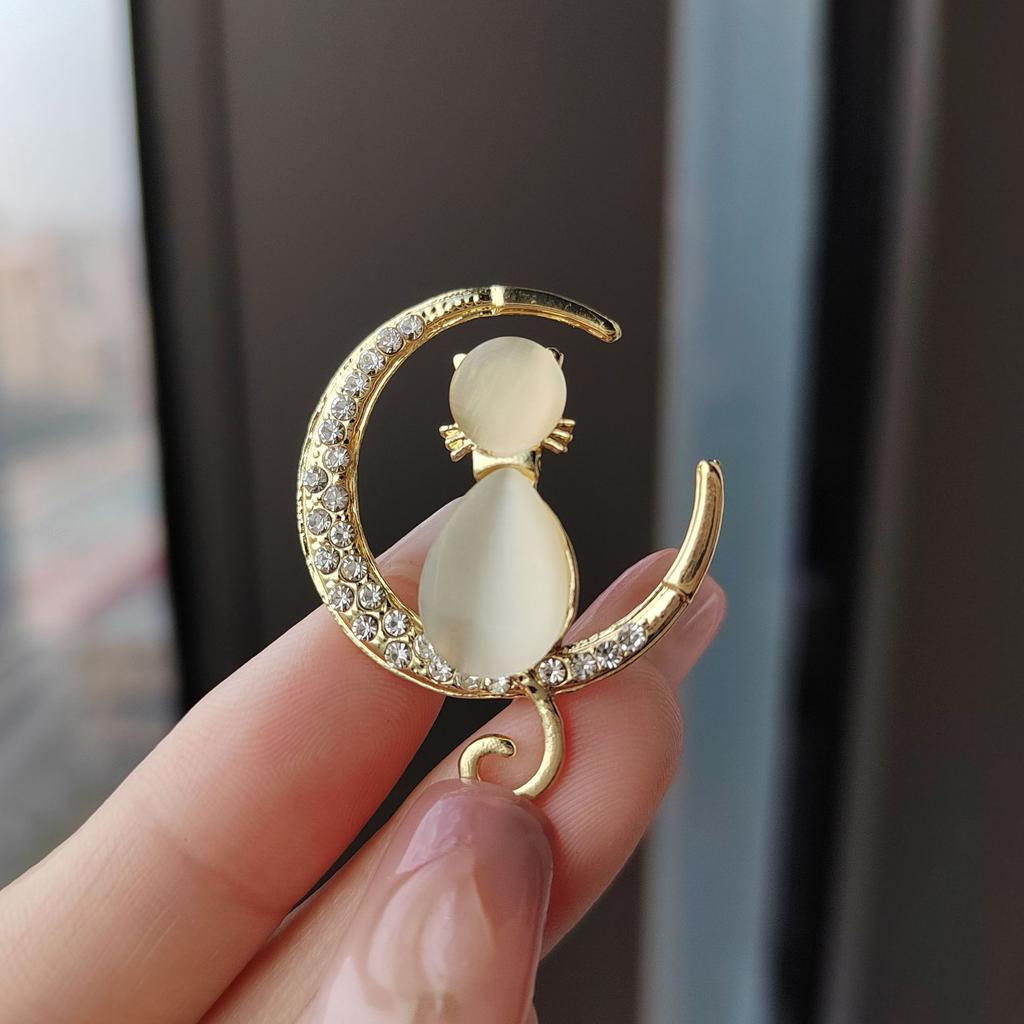 Light Luxury Niche Suit Corsage Cat'S Eye Stone Diamond Brooch, Fixed Clothes Accessories Moon Kitten Pin