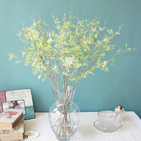 Практичный, имитирующий цветок, приятный на вид, легкий, простой в уходе.