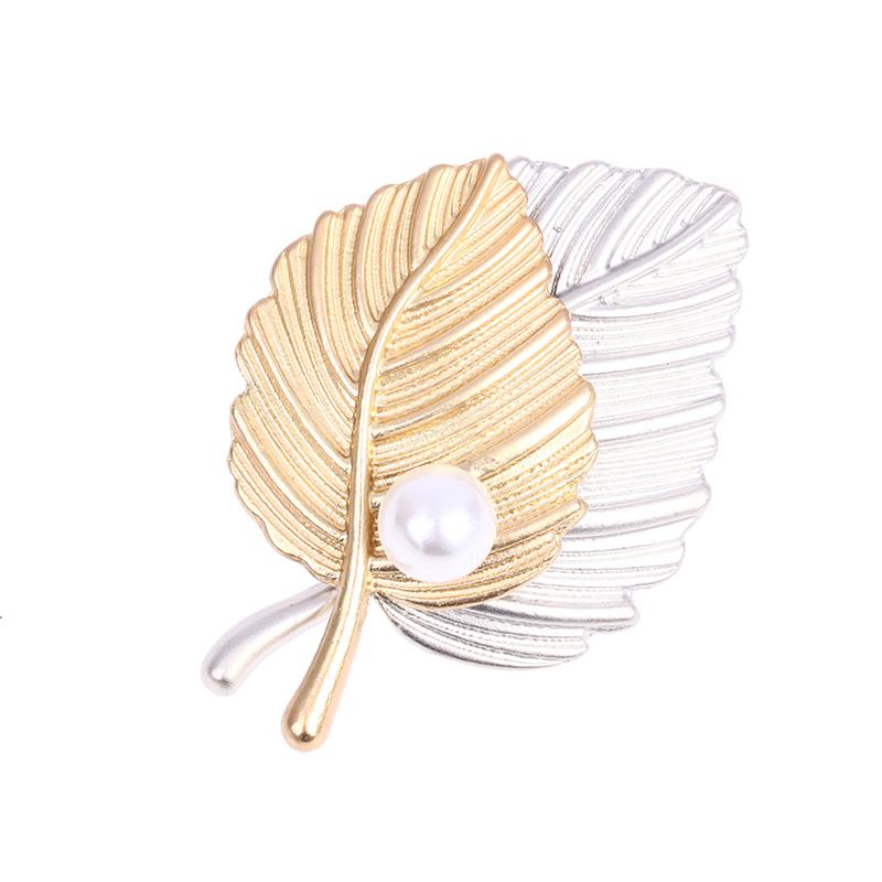 Maple Leaf Brooch Metal Vintage Women Charming Exquisite Collar Lapel Pin Gift