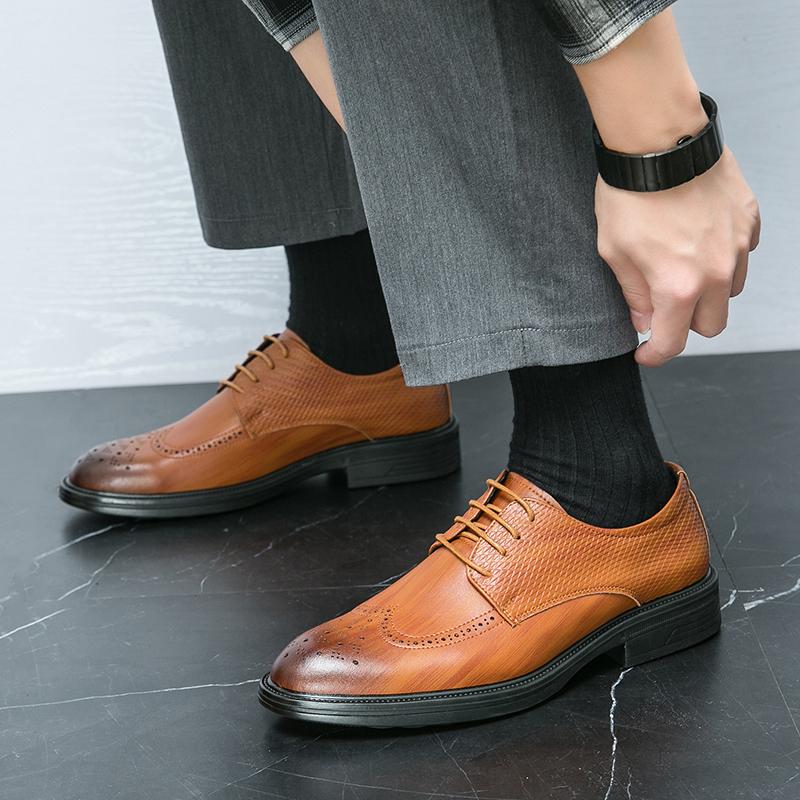 Spring / Autumn High Quality Men British Business Comfort Casual Leather Shoes Fashion Men Lace Up Block Pointed Leather Shoes