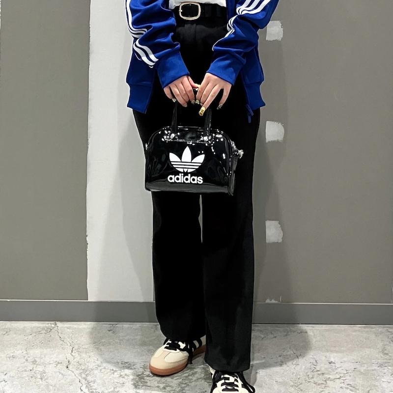 adidas Оригинальная серия Adicolor Регулируемый плечевой ремень Принт бренда спереди Желейная сумка-боулинг Унисекс Сумка на плечо Черный Белый IX7498