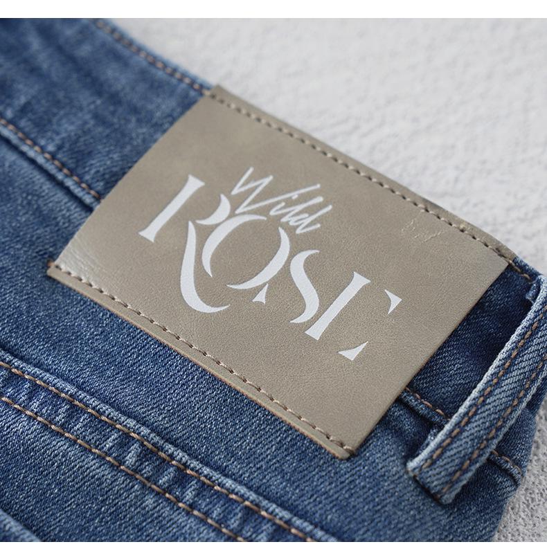 Женские джинсы светло-голубого цвета с высокой посадкой, широкими штанинами и микроклешем - Дизайн в стиле ретро, весна/осень 2025