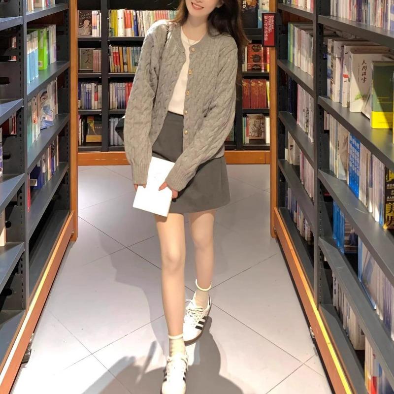 Autumn and Winter New Cardigan Sweater Women's Retro Loose Small Long-sleeved Women's Knitted Top Jacket