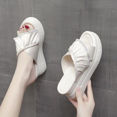 Новые летние женские тапочки на платформе, корейские повседневные сандалии на толстой танкетке, пляжные тапочки на высоком каблуке, однотонные женские шлепанцы