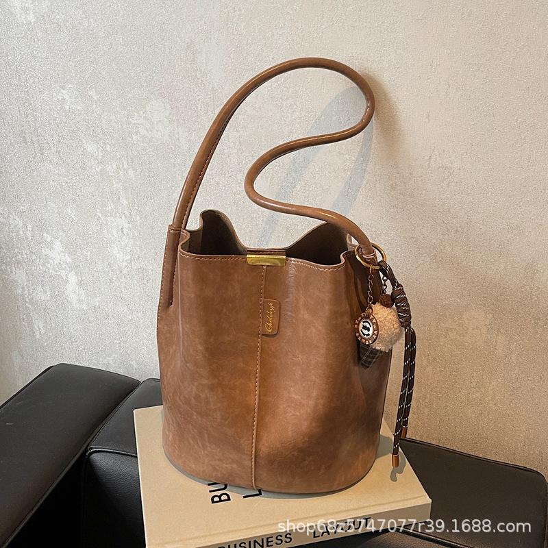Manufacturer Trend 2025 New Winter Casual Fashion Bucket Vintage Shoulder Bag Versatile Armpit Handbag