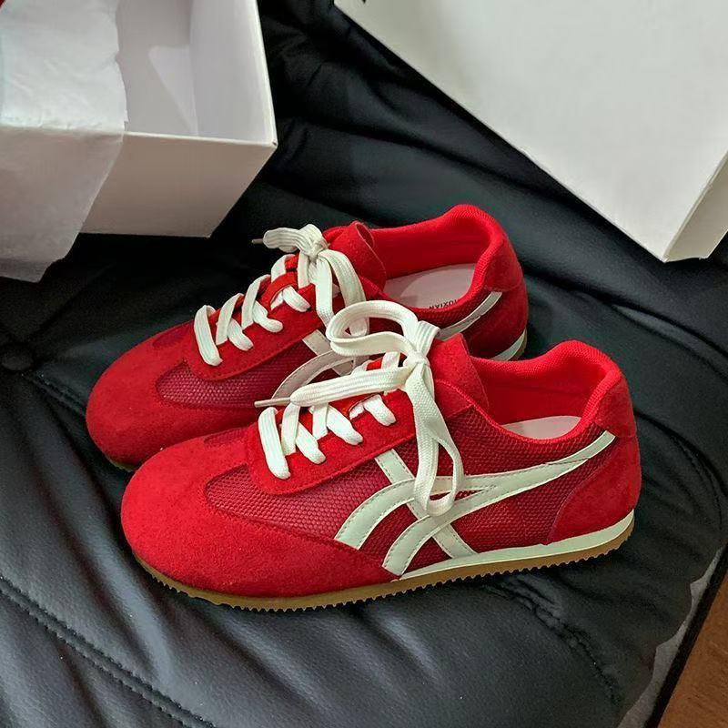 Сетчатые дышащие немецкие тренировочные туфли женские осенние новые легкие студенческие универсальные на плоской подошве повседневные спортивные кеды