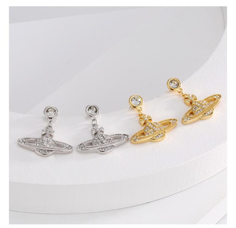 Стильные 3D серьги Сатурн из циркона с иглой из серебра 925 пробы