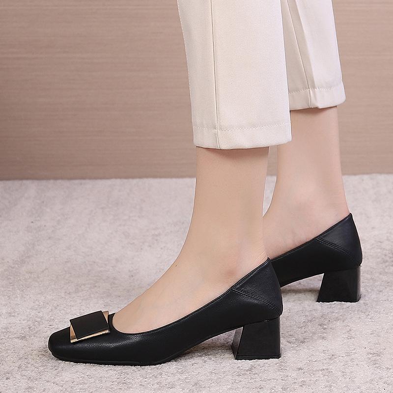 Французские туфли-лодочки с квадратным носком на низком каблуке женские на одной педали для работы и通勤 женские повседневные универсальные туфли на толстом каблуке