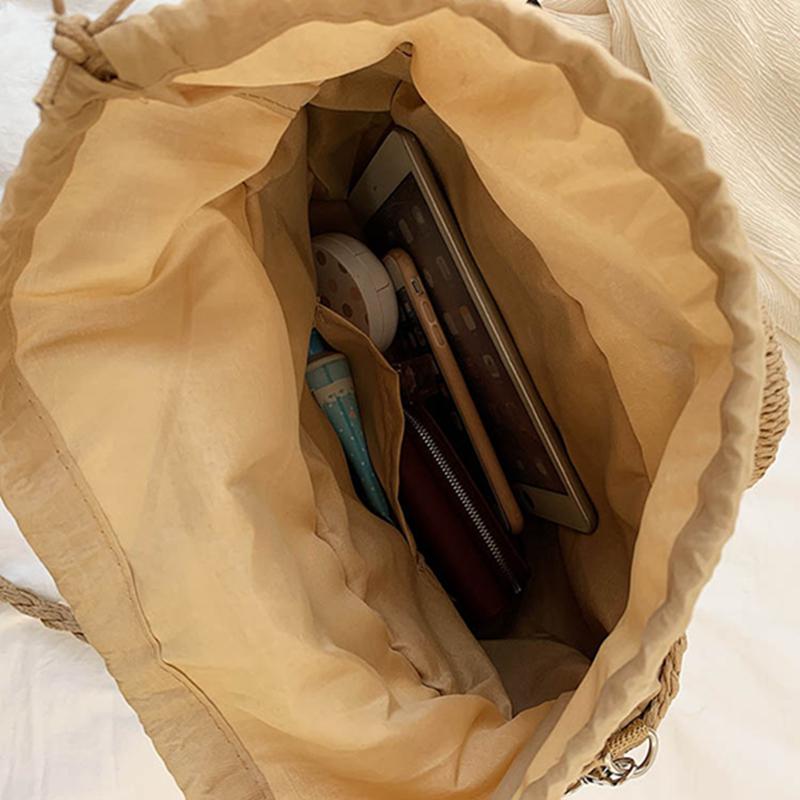 Наплечная соломенная сумка