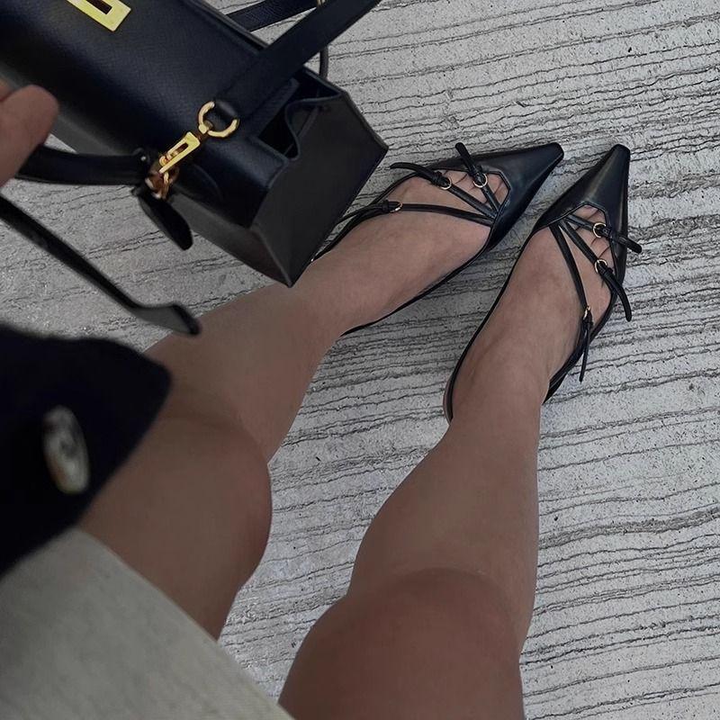 Лакированная кожа тонкий каблук французские высокие каблуки нишевый дизайн 2025 знаменитость слово с сумкой голова сандалии пустые одинарные туфли женские