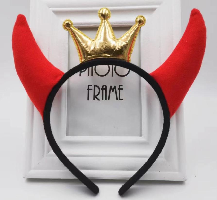 Золотой блестящий головной убор с дьявольскими рожками из пайеток для рождественского и хэллоуинского выступления.