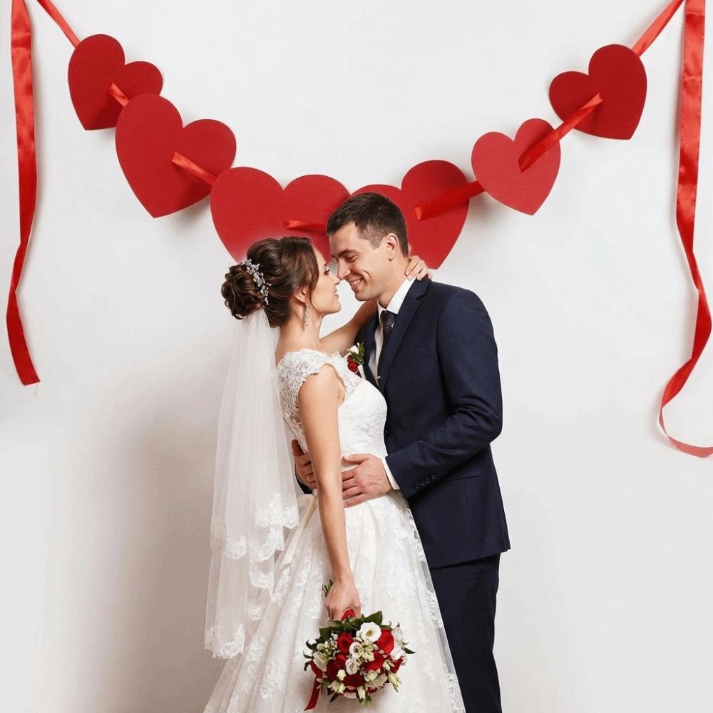 Reusable Heart-Shaped Banner Red Festive Pull Flag Valentine's Day Banner Birthday Party
