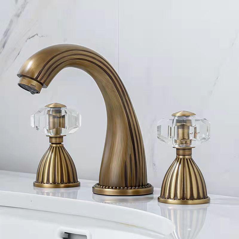Золотая латунь Смеситель для раковины в ванной комнате, Монтаж на столешницу, Хрустальные двойные ручки, Три отверстия, Холодная и горячая смешанная вода, Смеситель для раковины, Смеситель для ванны