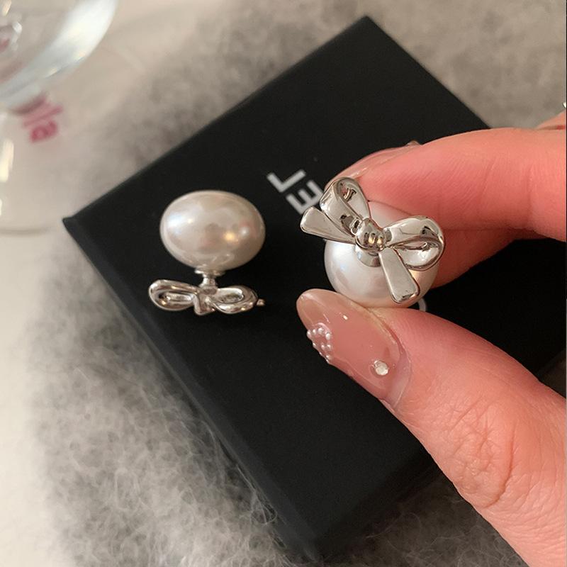 A Pair Of Bow Pearl Stud Earrings For Women, Light Luxury, Elegant And Advanced, Sweet And Exquisite Versatile Earrings And Earrings.