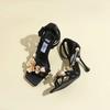 Европейская и американская мода металлические цветочные украшения цветок квадратная головка открытый носок пряжка слово стилет высокий каблук сандалии женские летние новые