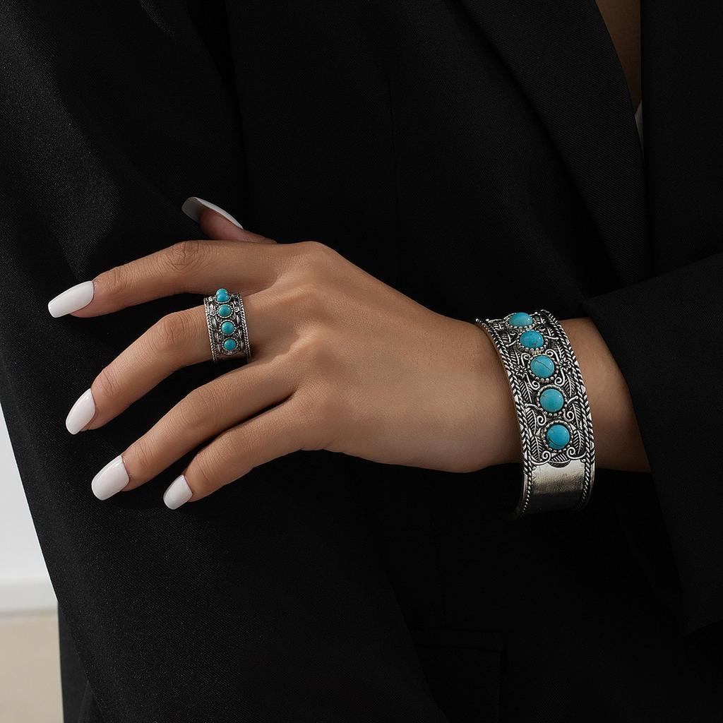 Винтажный комплект браслетов и колец