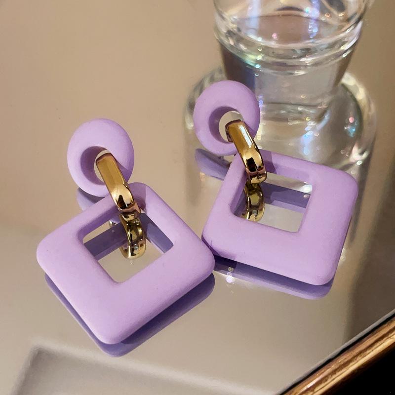 Фиолетовые серьги-пусеты в виде сердца с подтеками и цветком: Модный, Высококлассный и Свежий для Лета.