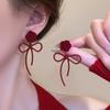 Красные серьги-пусеты с бантом, нишевый дизайн, ощущение легкой роскоши, модные, высококлассные серьги, осенние, универсальные