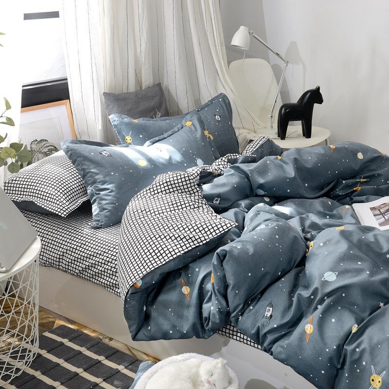 Небольшой свежий комплект из четырех предметов с плотным матовым принтом четырех сезонов и комплект постельного белья из трех предметов, пододеяльник