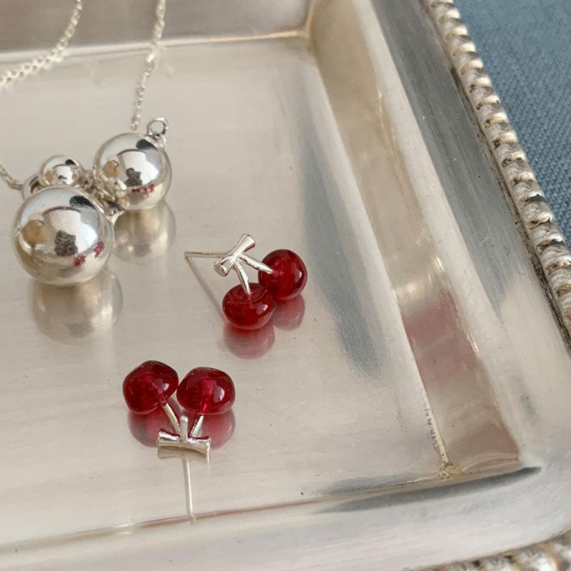 Очаровательные мини-серьги из смолы «Вишенка» для женщин — милые, элегантные и универсальные аксессуары