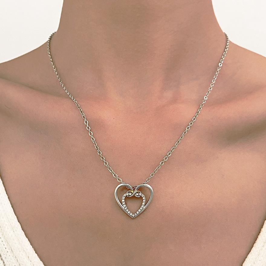 New Two-color Love Necklace Female Personality Creative Unlimited Love 8 Clavicle Chain Heart-shaped Necklace.