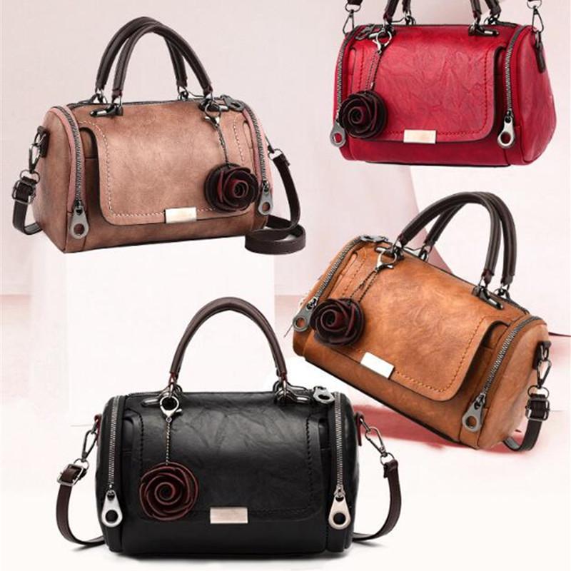 Женская сумка через плечо с цветочной подвеской Женские сумки через плечо Boston Bags