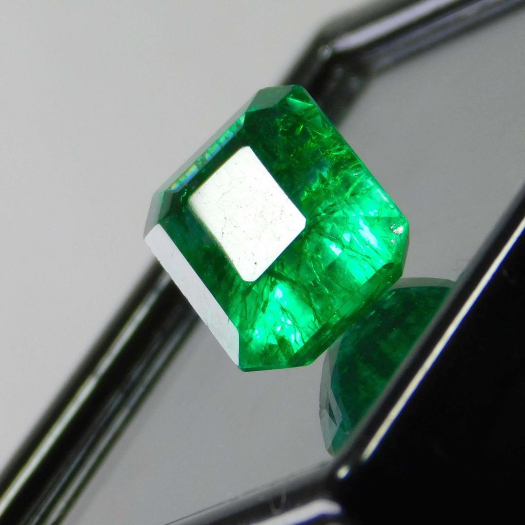 Natural Green Emerald Loose Gemstone Untreated Emerald Cut 8.52 ct for Jewelry Making and Crafts
