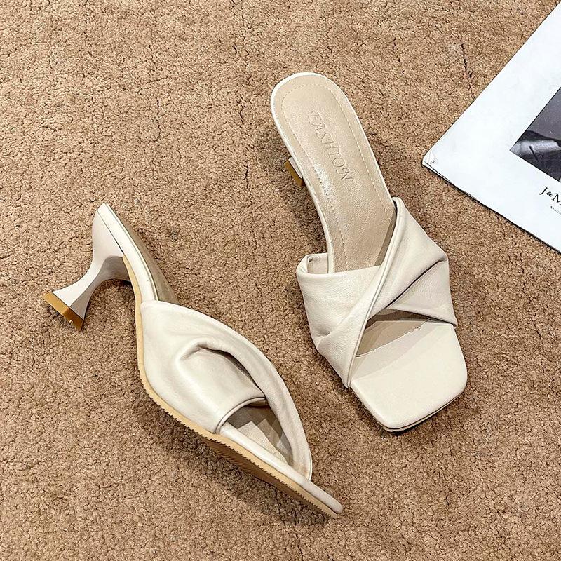 Высокие каблуки женская верхняя одежда лето 2025 летние новые женские полуоблегающие босоножки на среднем каблуке женские тапочки