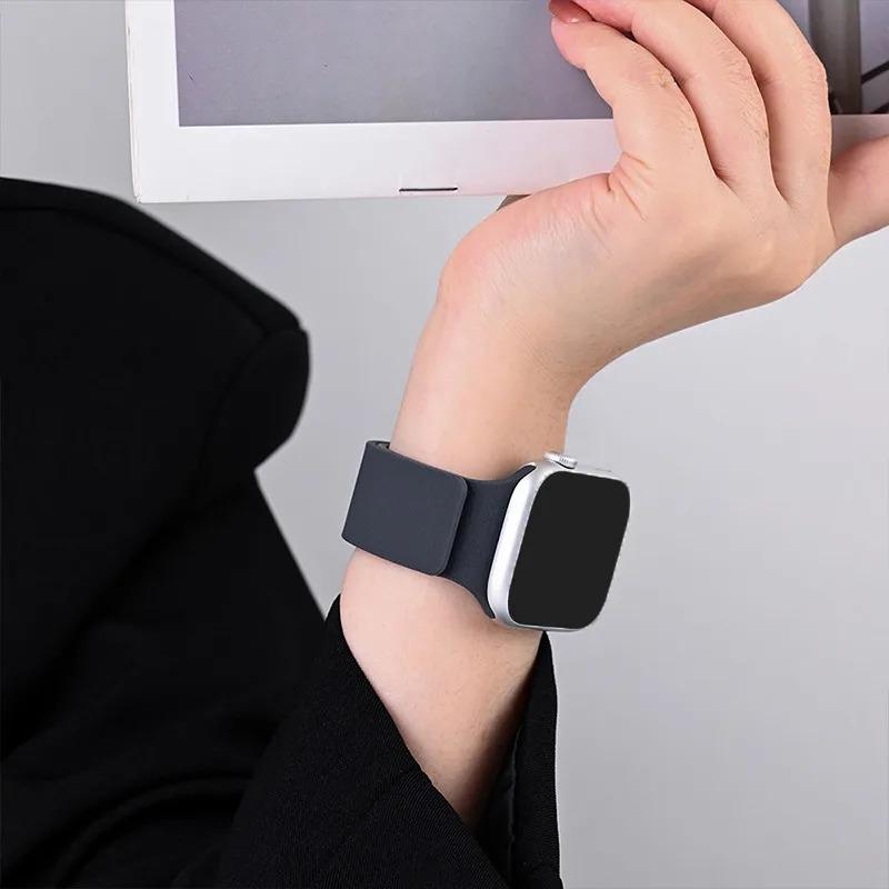 Magnetic Strap For Apple Watch Series 11 42mm 46 45 41 44 40 38mm Silicone Band For Iwatch Ultra 3 2 1 49mm 10 9 8 7 6 54 3 2 1