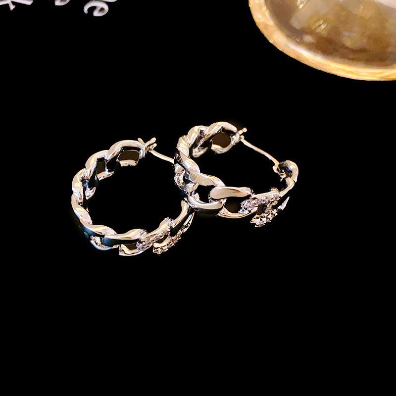 Циркониевые серьги-каффы с перламутром в виде солнечных лучей: Элегантные, Универсальные Серьги для Женщин.