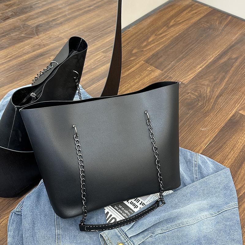 Trendy Solid Color Large Capacity Pu Tote Bag With Chain Decoration For Daily Commuting