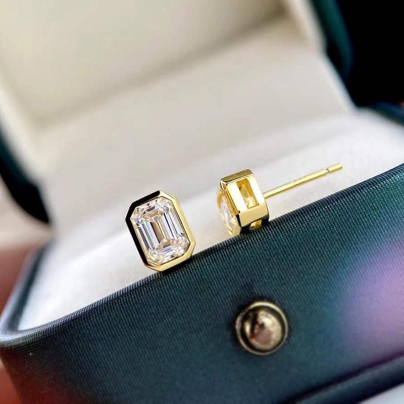 Huitan Versatile Trendy Ear Stud Lady Daily Wearable Earrings Accessories with Dazzling Zirconia Fashion Engagement Jewelry GiftGood product