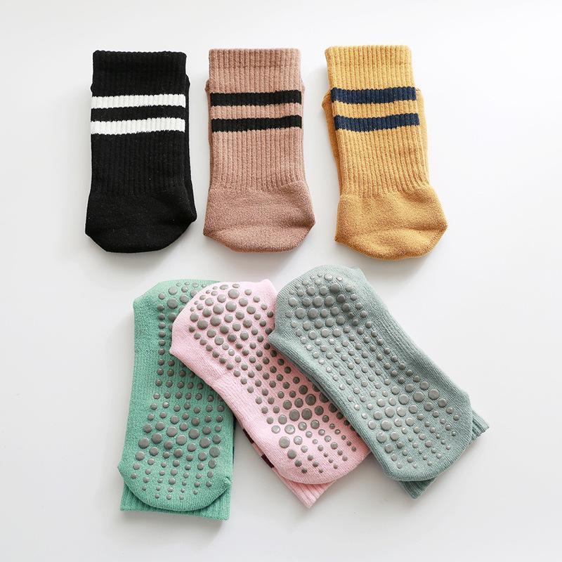 Высокие носки для йоги с толстой махровой подошвой, мягкий чесаный хлопок, дизайн с клеевыми точками для стройных икр