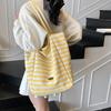 Корейская версия повседневной сумки-хобо большой вместимости, женская новинка 2025 года, двусторонняя холщовая сумка для ношения на спине, полосатая сумка-ведро