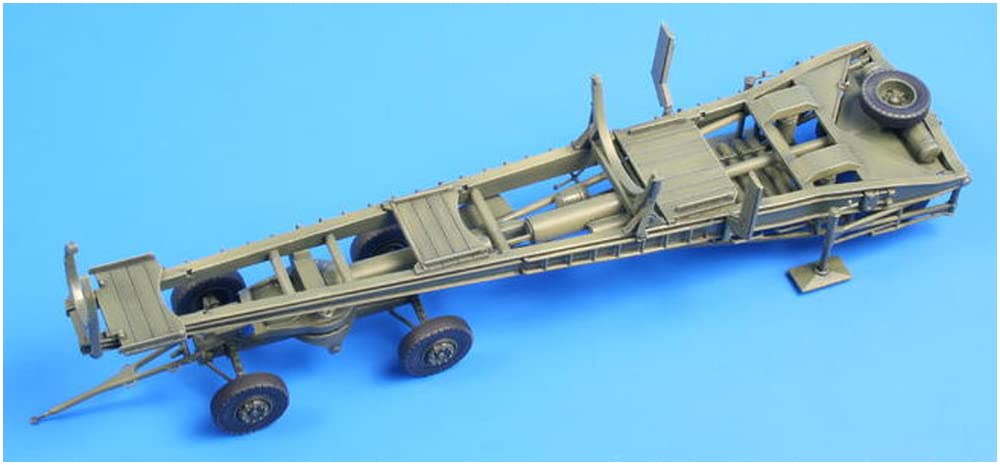 Special Hobby German Rocket Trailer with Lifting Equipment Plastic Model SHA7212 1/72 V-2