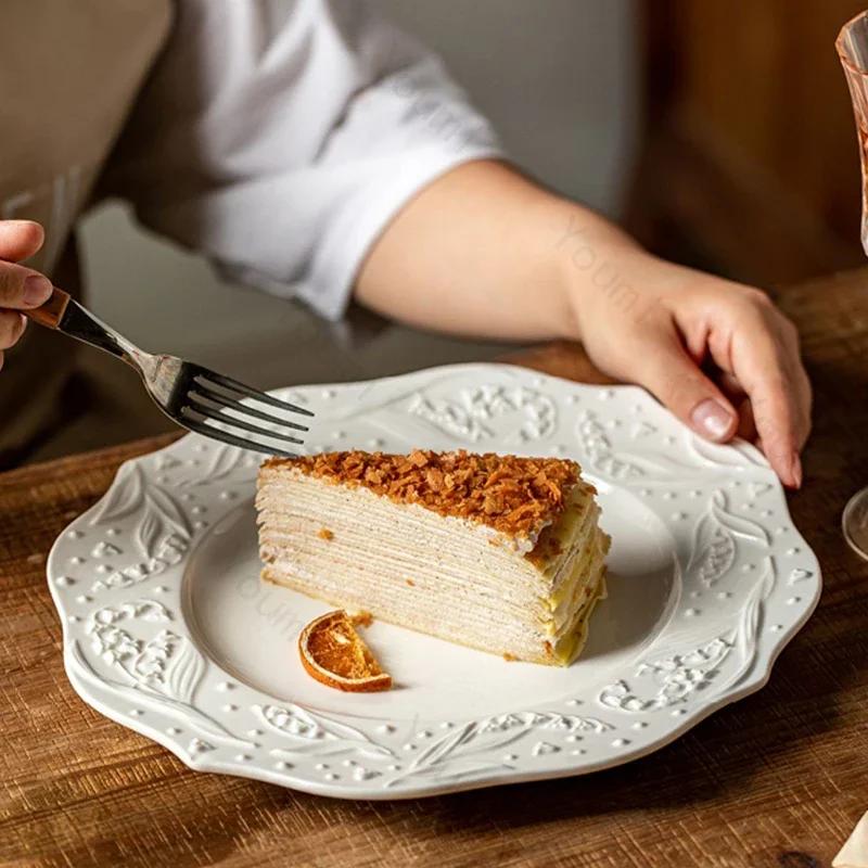 Легкая роскошная рельефная керамическая тарелка, высококачественные французские тарелки для пасты, бытовая тарелка для десерта к чаю, изысканная столовая посуда