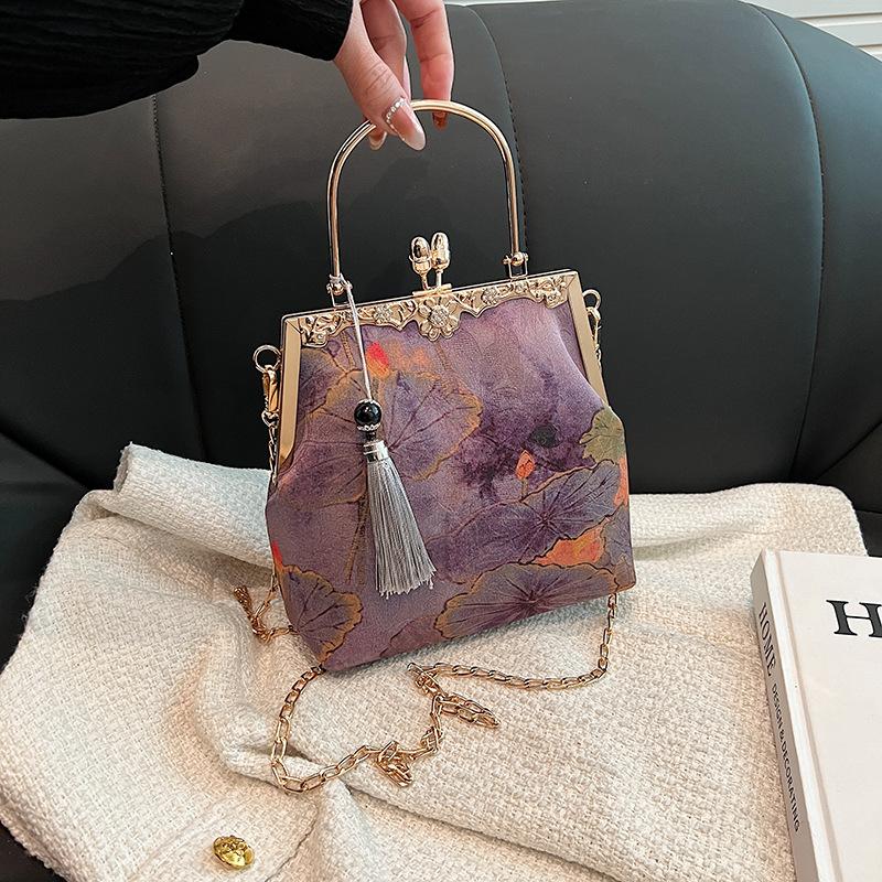 Vintage Evening Bag for Women Kiss Lock Top-Handle Clutch Shoulder Chain Purse Small Crossbody Bags With Tassel Evening Handbag for Wedding Party Prom
