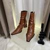Мода 2024 осень новые маленькие квадратные ботильоны на толстом высоком каблуке короткие сапоги сапоги для верховой езды высокие каблуки модные сапоги в форме треугольного каблука 35-40