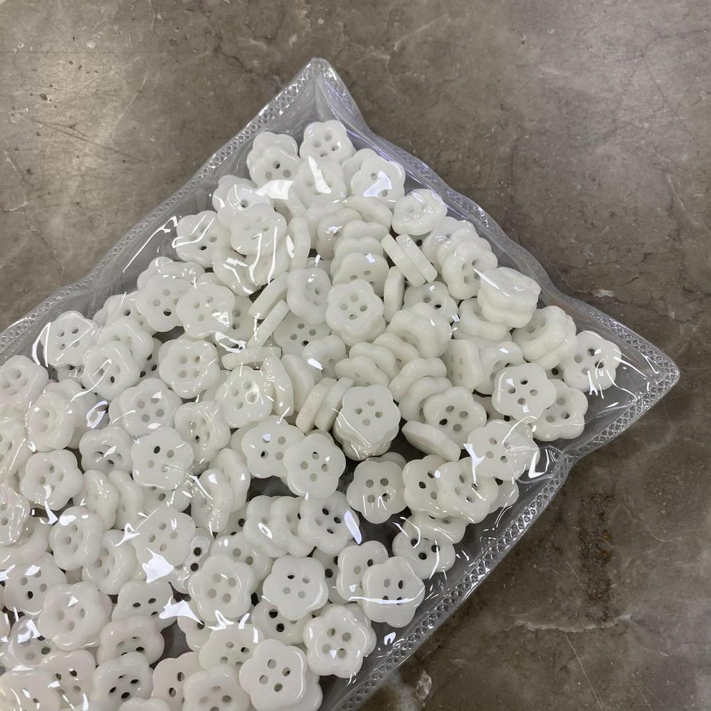 Yisen Ceramic Four-Eye Plum Blossom Buttons for Children's Chinese Style Shirt or Dress