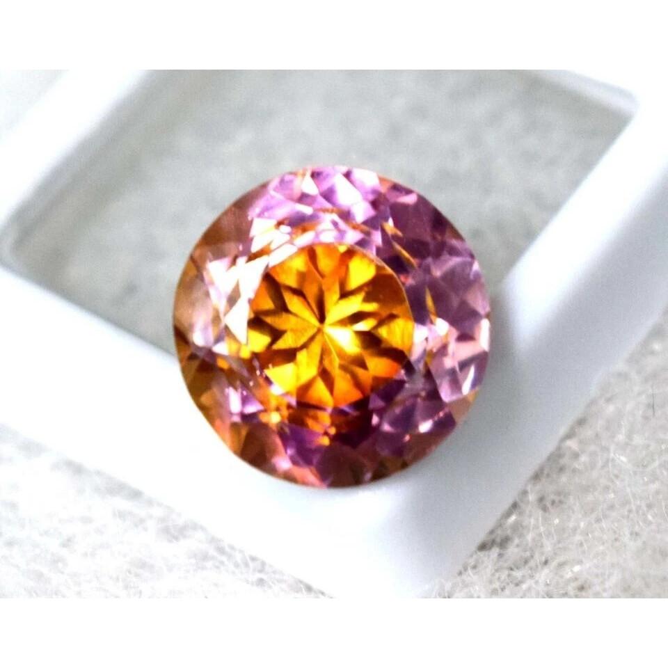 Natural Awesome Sapphire (Pitambari) . Round 14-16 Ct Stunning Gemstone