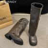 Модные зимние женские кожаные высокие сапоги на плоской подошве до колена модные женские туфли 2025 года трендовые ботинки челси новые женские зимние мотоциклетные сапоги