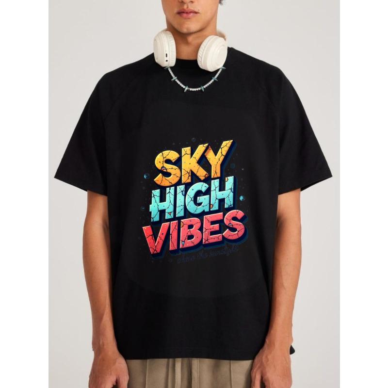 Белая футболка с красочным графическим принтом и текстом Sky High Vibes и Chase The Sunlight для повседневной носки и активного отдыха