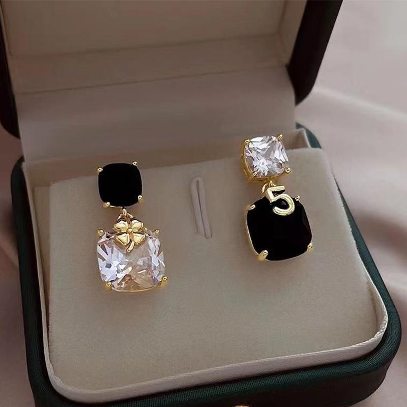 Exquisite and Luxurious Asymmetric Black and White Crystal Earrings, Suitable for Women's Luxury Accessories