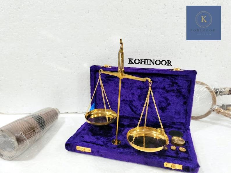 Латунные аптекарские весы с бархатным футляром: Декор в винтажном стиле